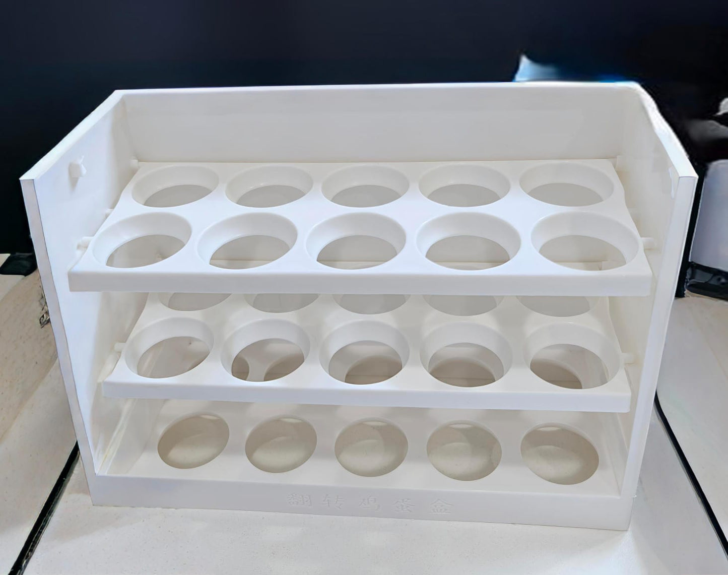 PORTA HUEVO DE 3 NIVELES PARA 30 HUEVOS TONO BLANCO